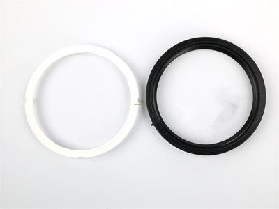 Сальник 142х168х15-2.2 а/м КАМАЗ-ЕВРО задней ступицы, чёрный с пружиной, с пласт. обоймой, NBR (Балаково) 65115-3104018 (с пласт)