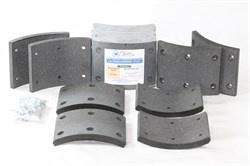 Рем. комплект тормозных накладок а/м Камаз КОМПАС 12 мост JAC N120 передний (Сверл./с заклёпками/ к-т 8 шт./ ширина 130мм.) RUATI RU3501B247-105